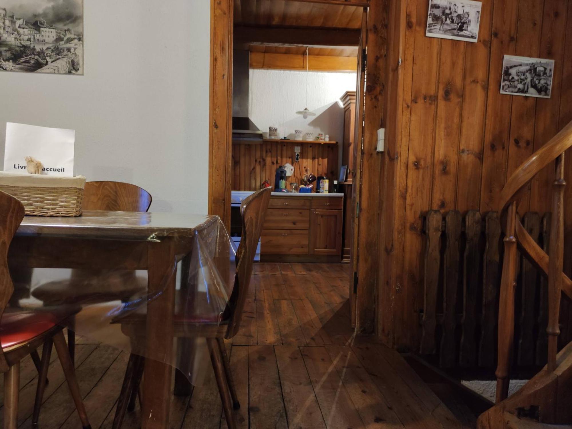 Maison Familiale Et Authentique Saint-Jacques-des-Blats ภายนอก รูปภาพ